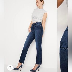 Good American Slim Straight Jeans size 6/28